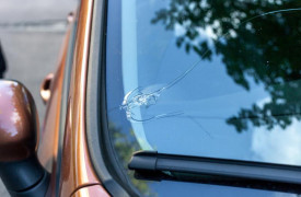 Neriskujte pokutu či nehodu. Čo s prasknutým čelným sklom?