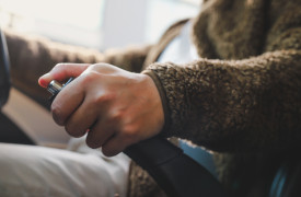 Zamrznutá ručná brzda – čo robiť a ako jej v zime predísť?