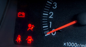 Čo znamenajú červené kontrolky v aute? Tu je vysvetlenie